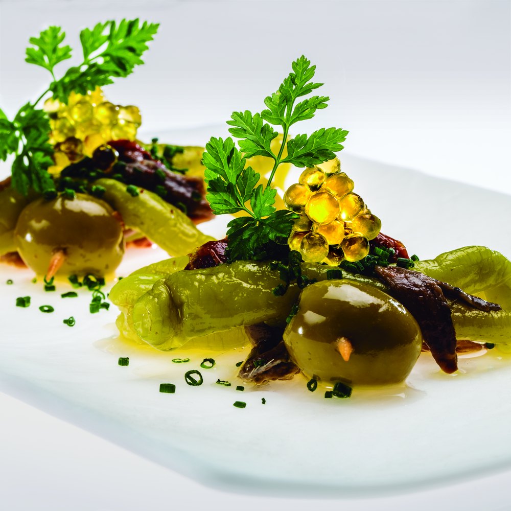 Gilda con perlas de aceite de oliva arbequina Caviaroli, elaborada en el restaurante Disfrutar